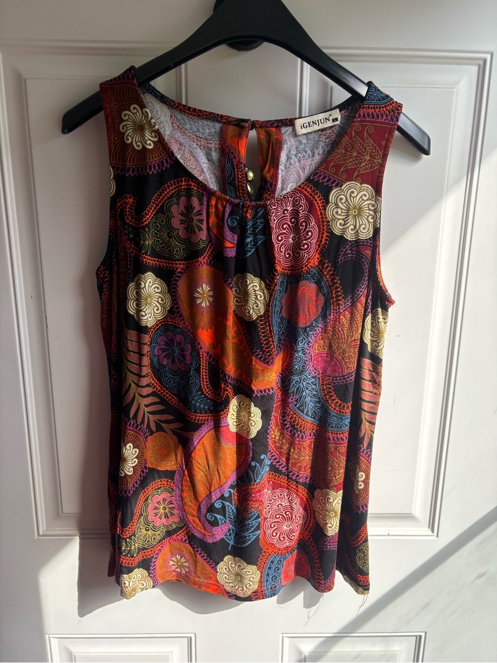 Sleeveless Paisley-Print Tank Top in Multicolor